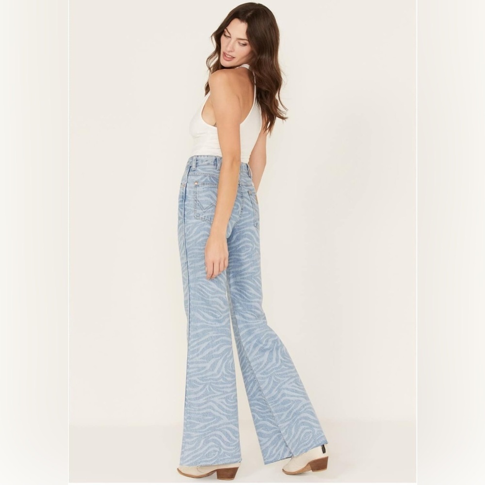 Wrangler Meow Laser Tiger Print Wanderer Jeans High Rise Flare Size 27 x 34 - Picture 3 of 13
